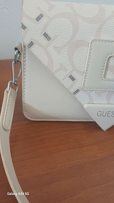 Сумка фирмы Guess