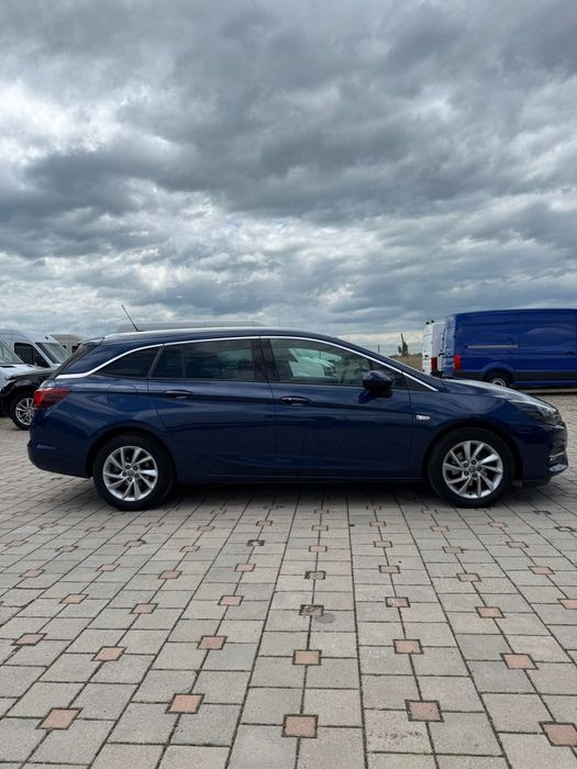 Închiriez Opel Astra 2019