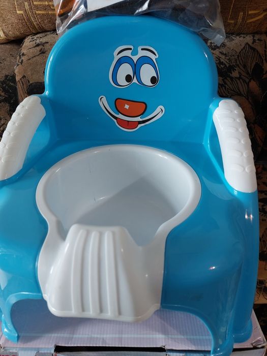 Scaun auto pentru copii plus articole bebe