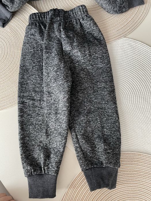 Costum nou, căptușit cu polar (fără etichetă), pentru băiețel de 1,5–2 ani (86–92 cm).