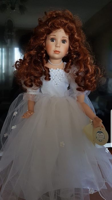 Papusa din portelan de colecție - Rezervata