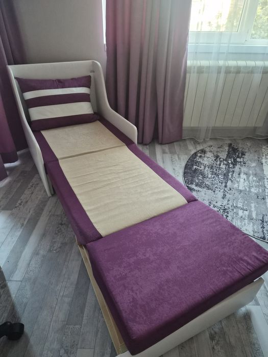 Детска лилава стая,легло,гардероб,бюро,стол и скрин ,разт.фотьойл.