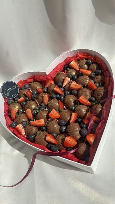 Клубника шоколад. Qulupnay shokolad. Подарки