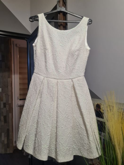 Рокля за повод..