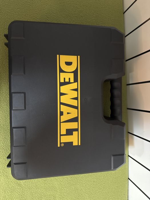 Masina de gaurit si insurubat DeWalt cu 2 baterii si incarcator+valiza
