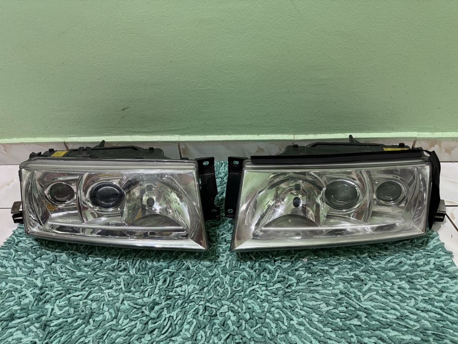 Vand faruri halogen facute cu xenon de Skoda Octavia 1