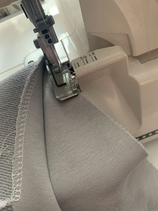 Продам Оверлок Janome