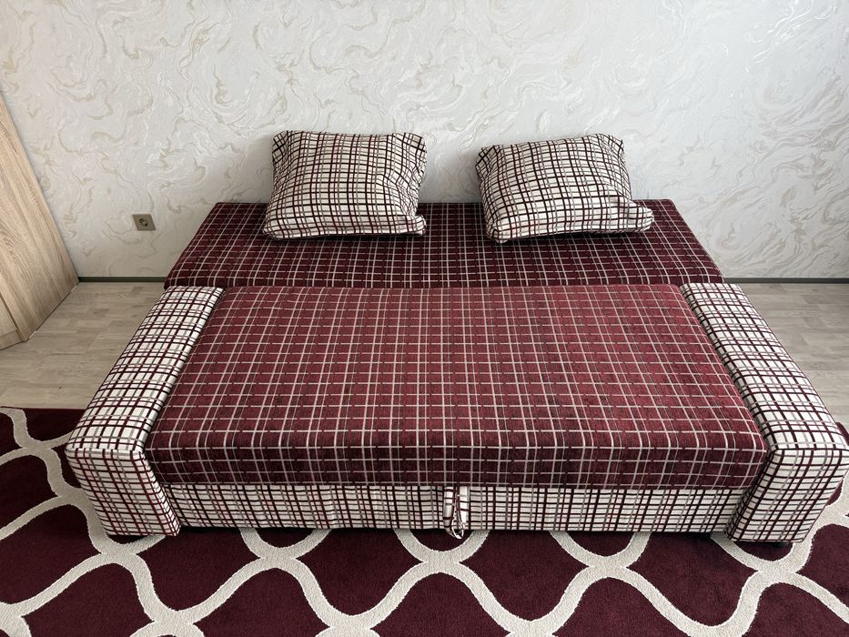 Диван ковер матрацы в отличном состоянии