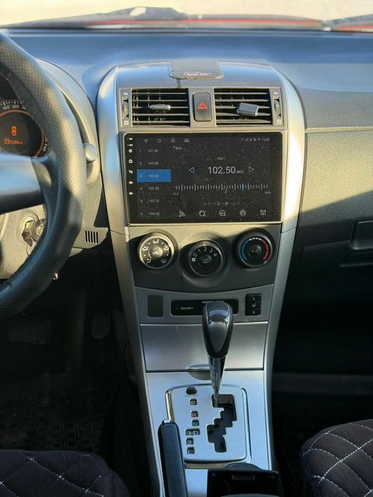 Тойота Карола в отличном состоянии . Родной окрас . Стекла фары родные