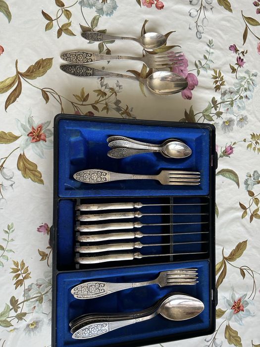 Набор столовых приборов из мельхиора (ложки, вилки, ножи) 6 персон