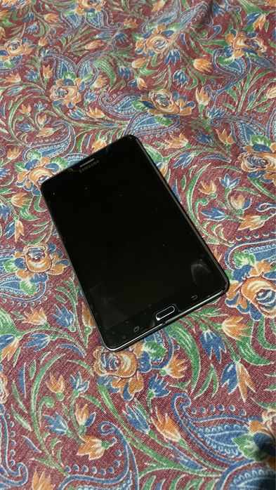 Планшет SM-T235