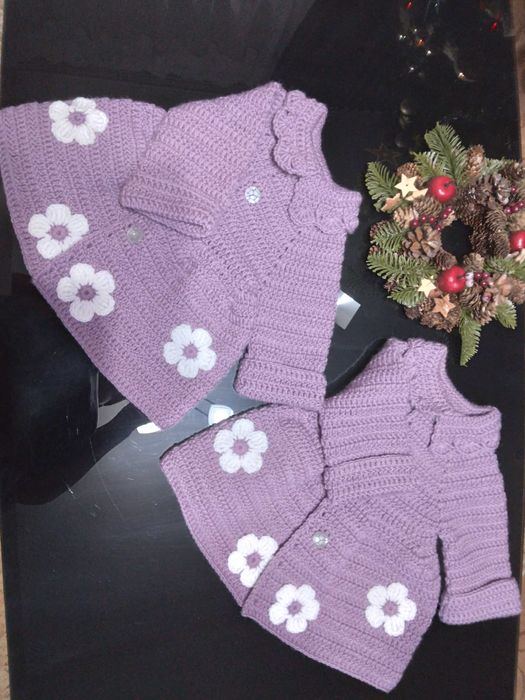 Детска плетена жилетка