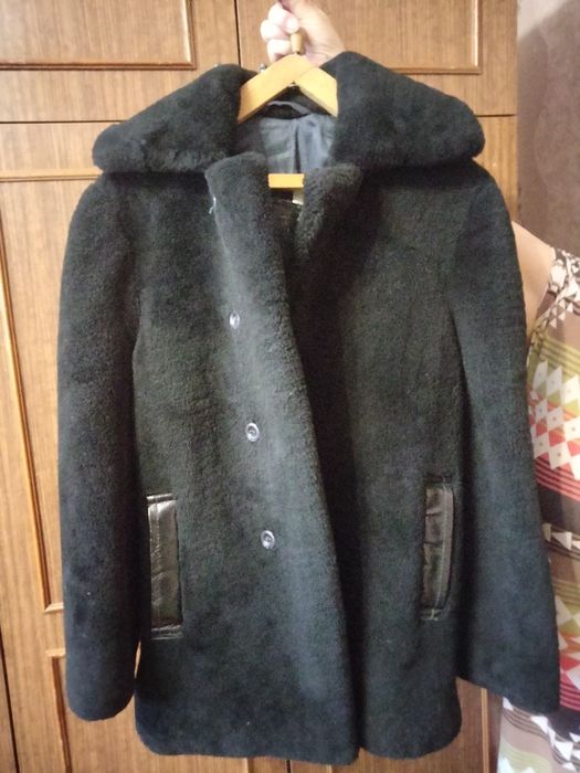 Продам шубу  цегейковую , куртки