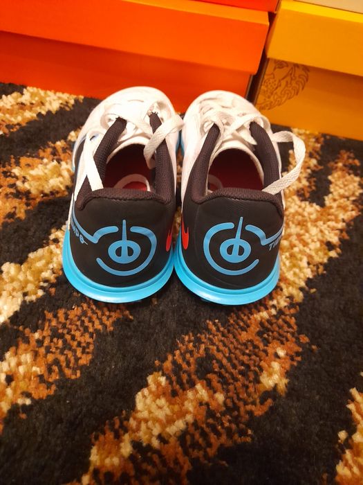 Vând adidași fotbal Tiempo Legend 9 Club TF, mărimea 35.