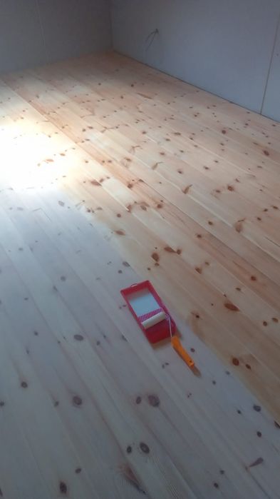 Vând podea (parchet) pin nordic (suedia) cu canturi pe lungime și cape