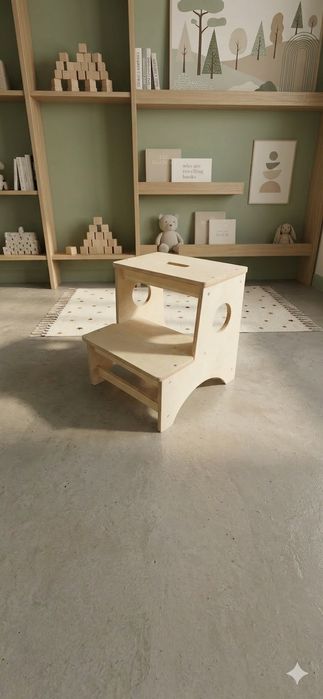 Стул-стремянка, высота 45 см.