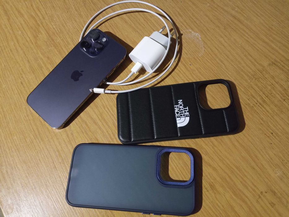 Iphone 14 pro max.В комплекте адаптер, кабель и 2 чехла.