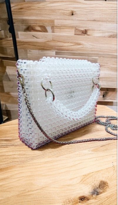 Xrustal va durdan yasalgan sumkalar