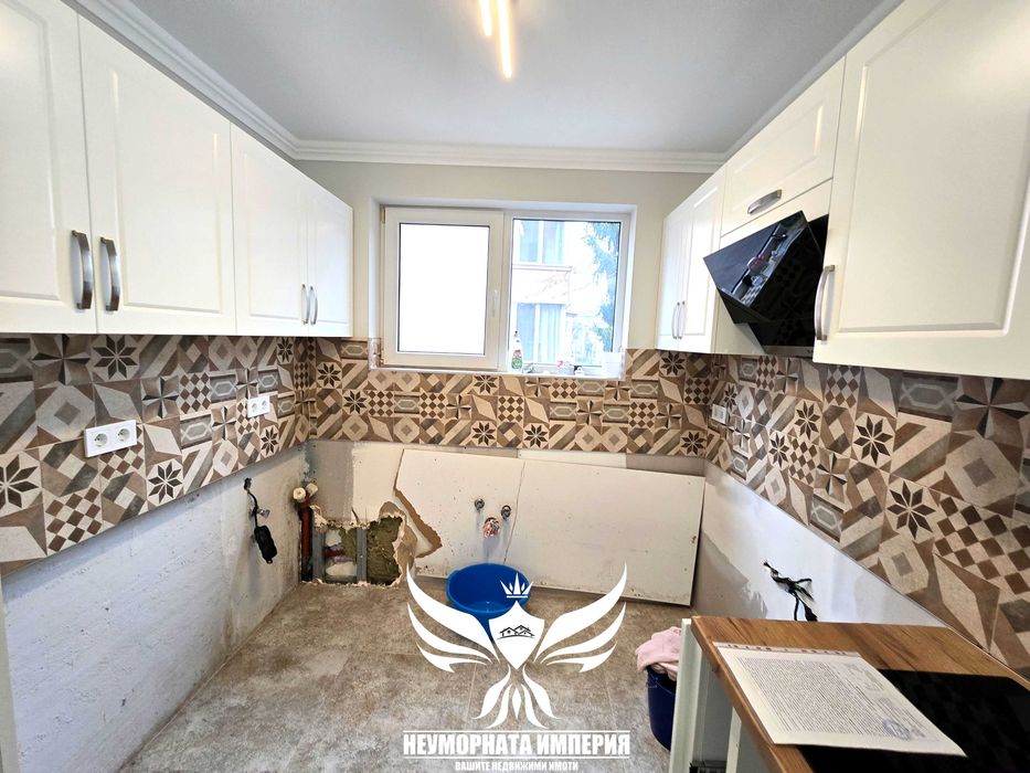 Продавам тристаен апартамент 2ет 120кв в Асеновград, широк център