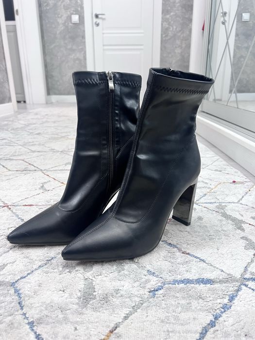 черные ботильоны на каблуке