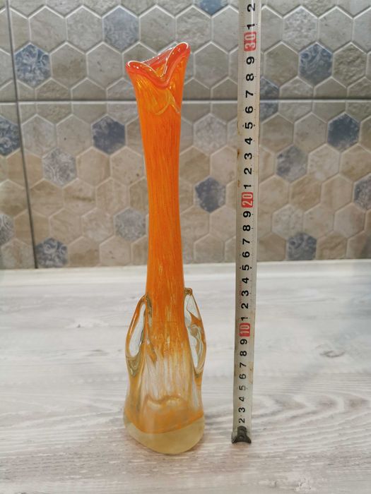 Вази от цветно стъкло