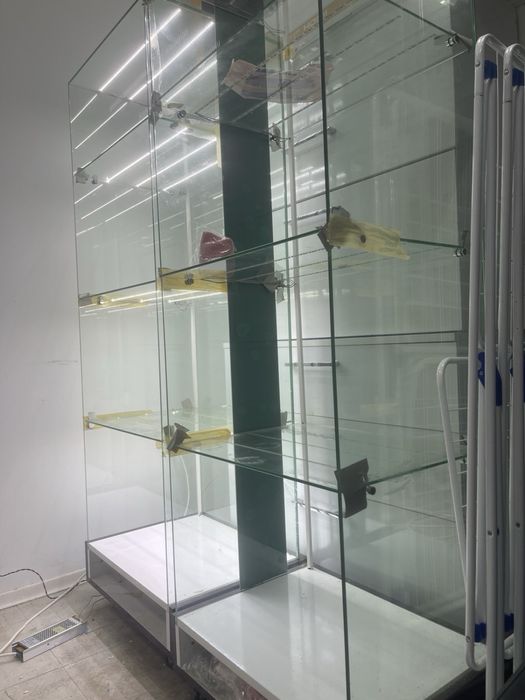 Търговско оборудване Стъклени витрини със засветяване 170/56/42