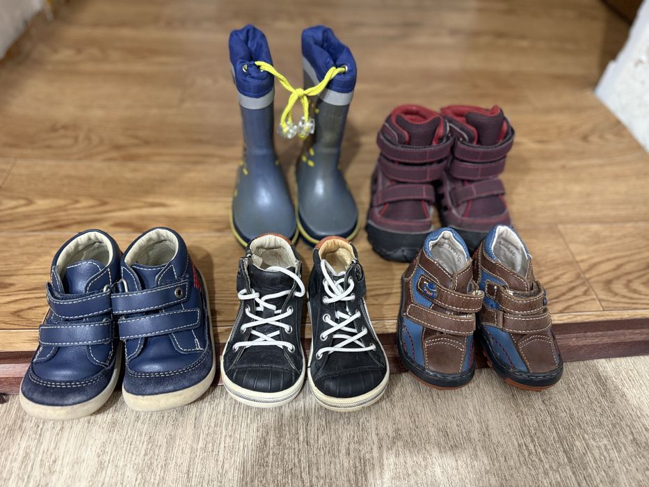 Продам брендовые кожанный обуви на мальчика на 1,2 года
