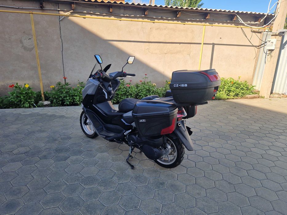 Maxi scooter мопед