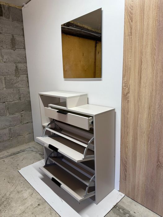 Продам новый шкаф с стеклом