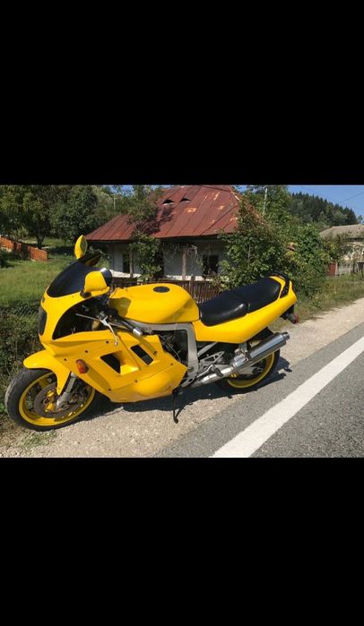 Vând moto Suzuki