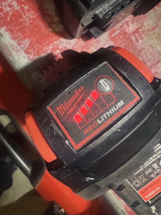 Milwaukee baterii 5ah , incarcator