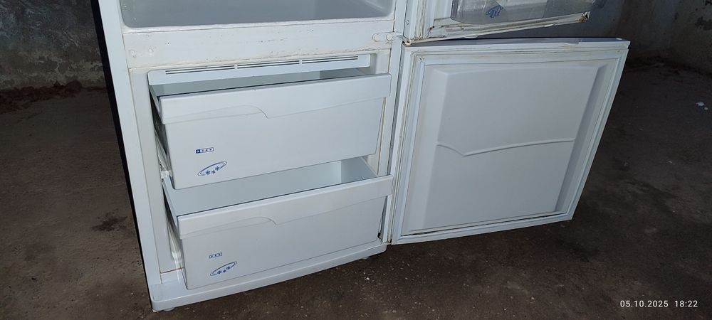 Холодильник/Музлатгич б/у марка POZIS