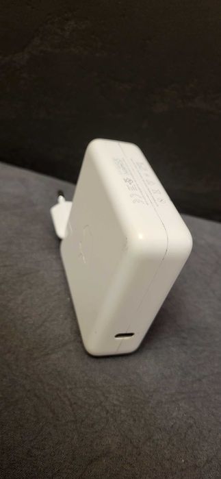 APPLE 87W  Usb C 20.2V-4.3A & 9V-3A & 5.2V-2.4A  fuctional