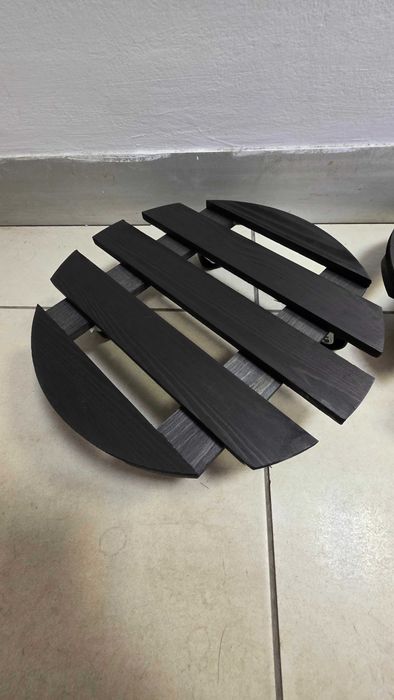 Set 2 suporturi ghiveci cu roți 360° Ø30 cm – lemn negru