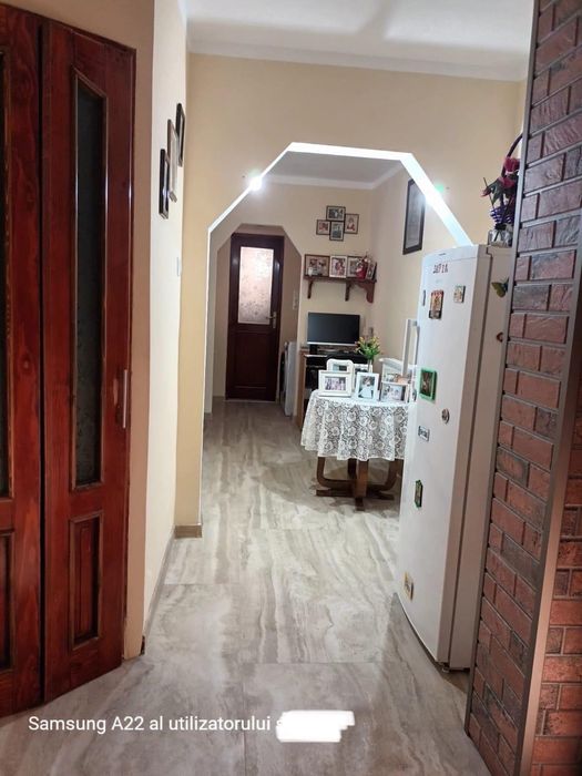 Vând apartament 3 camere +garaj