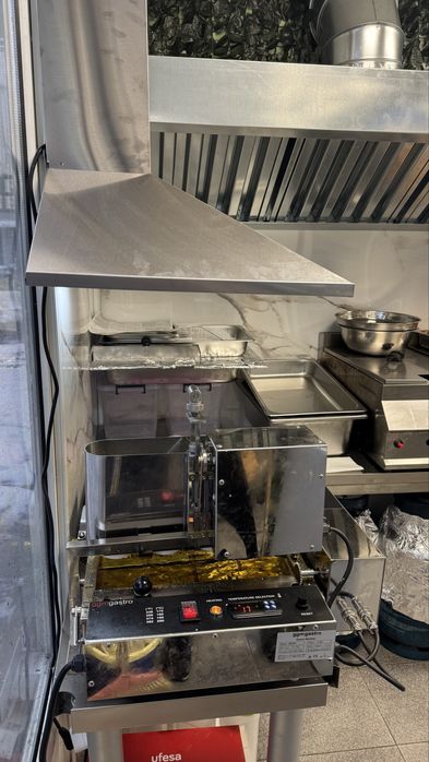 Преодстъпва се работещ ,оборудван павилион за бързо хранене