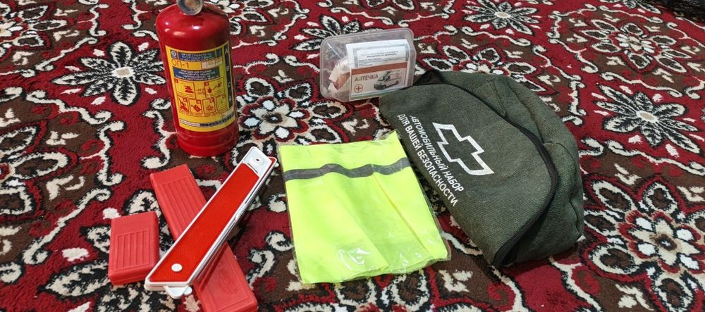 avtomobil aptechkasi