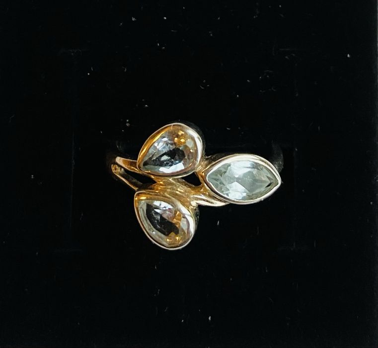 Inel din argint cu topaz albastru