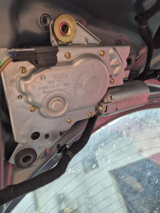 Моторче за задна чистачка мицобиши каризма