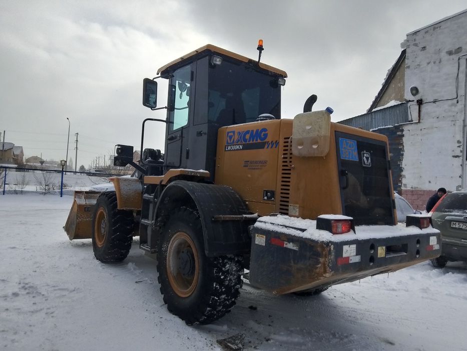 Продаю фронтальной погрузчик