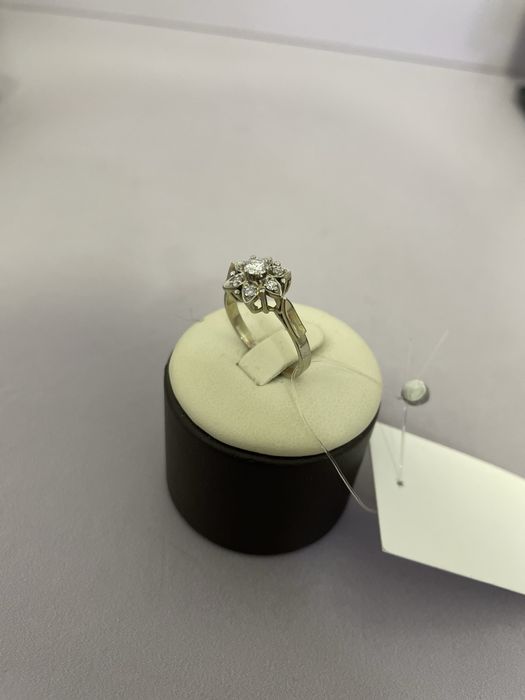 Золотое кольцо с бриллиантом , 750/ СА000309