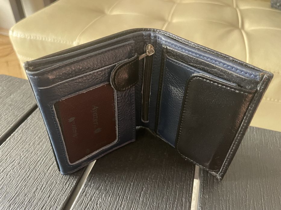 Продавам колекция нови портфейли