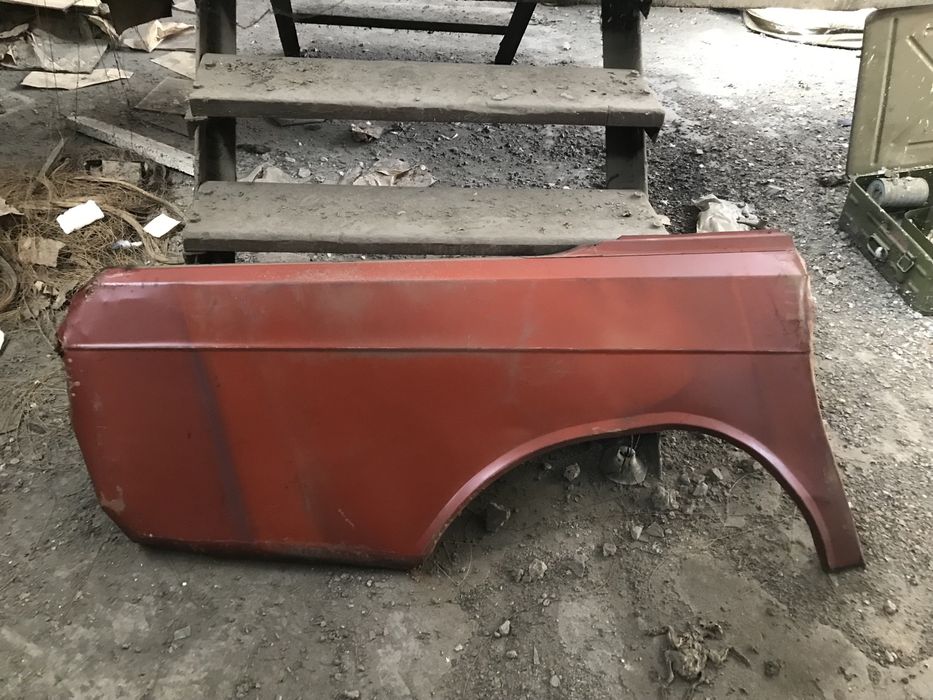 Крыло, крылья от Волги газ 24. Крышка, стекло от фонарей Икарус