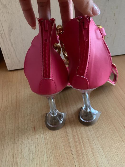 Дамски сандали на ток