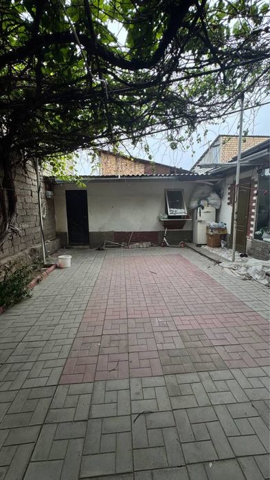 Дом вдоль дороги фасад 24 метра ул.Саккокий