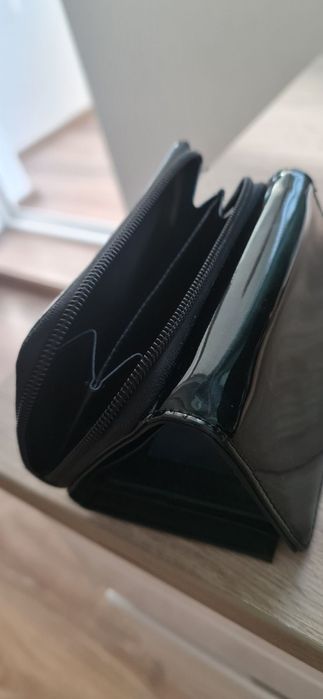 Portofel dama lucios neutilizat!
