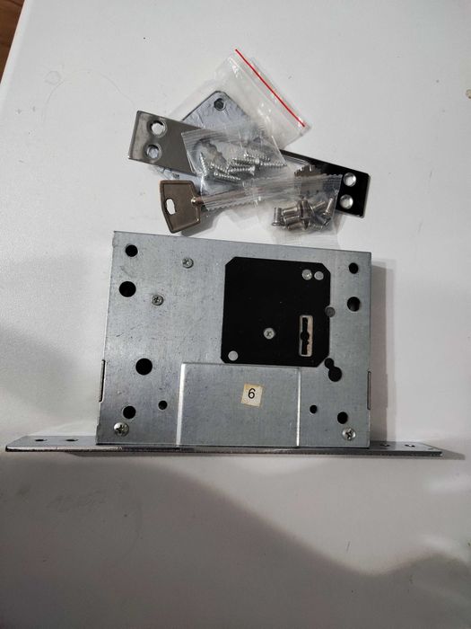 Замок новый дверной