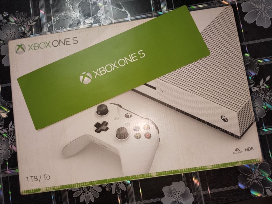 Продам X-BOX ONE-S