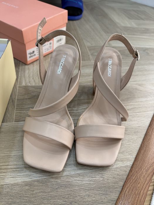 Бежевые Босоножки 38 размер