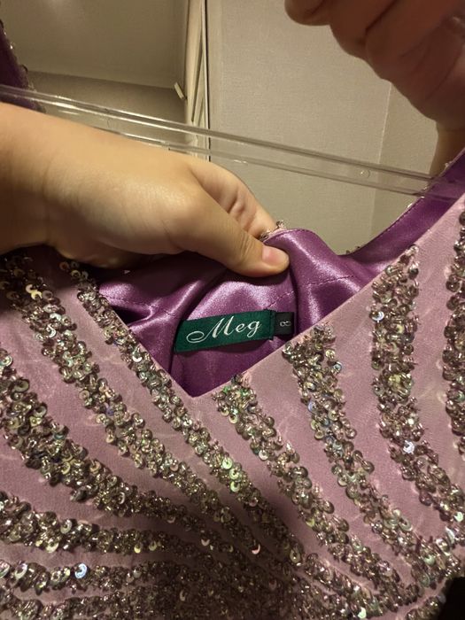 Платье с камнями, блестящее